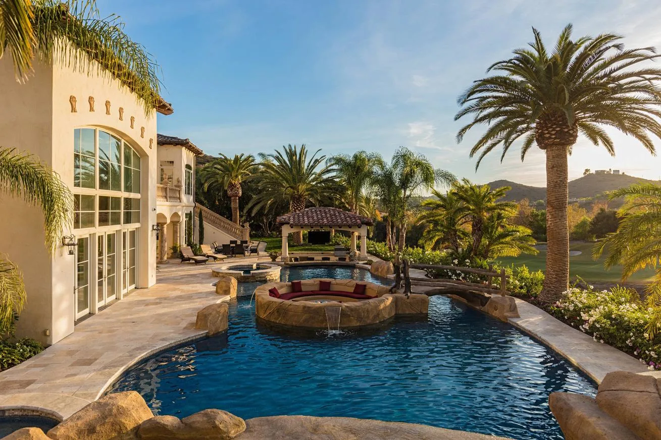 Trending swimming pool designs for 2025